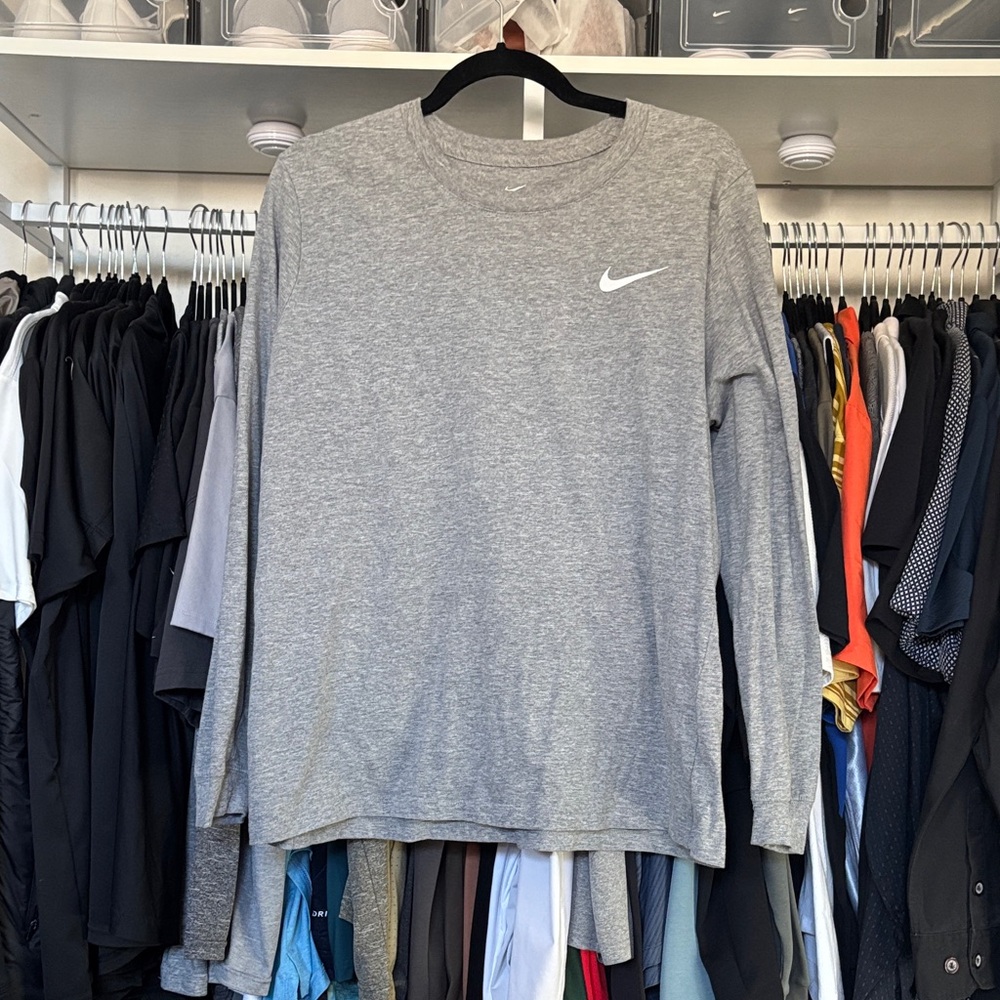 Nike Heather Gray Long Sleeve Tee